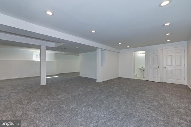 1 MALLARD DR, Mount Laurel, NJ 08054