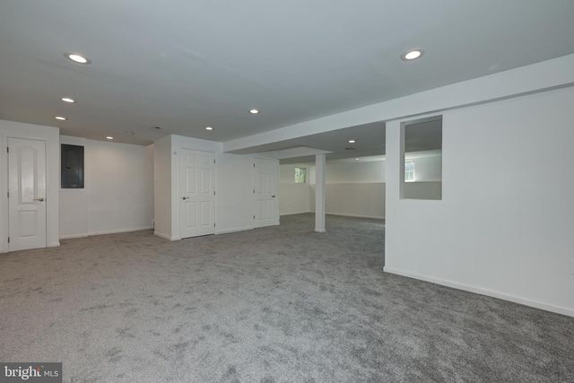 1 MALLARD DR, Mount Laurel, NJ 08054