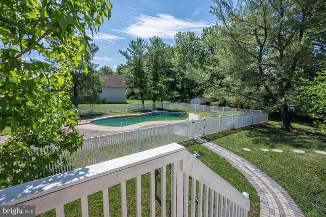 1 MALLARD DR, Mount Laurel, NJ 08054