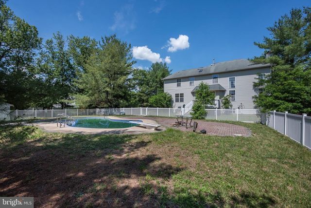 1 MALLARD DR, Mount Laurel, NJ 08054