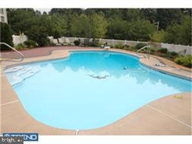 1 MALLARD DR, Mount Laurel, NJ 08054