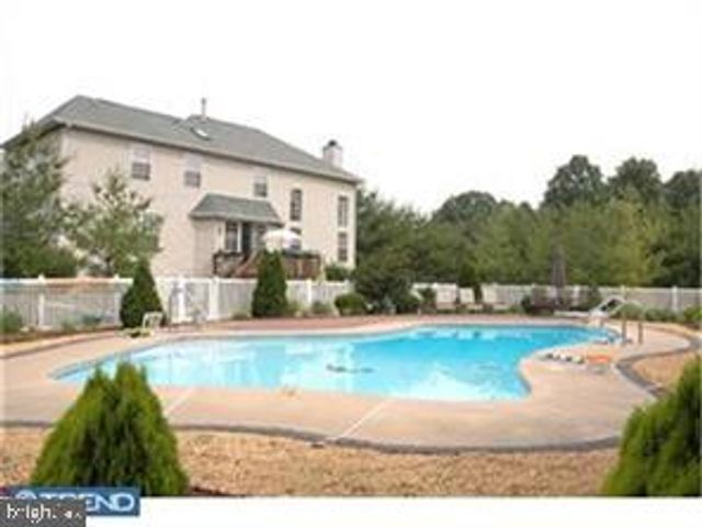 1 MALLARD DR, Mount Laurel, NJ 08054