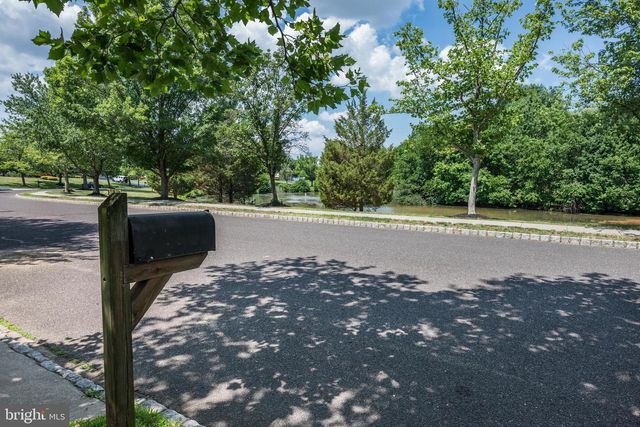 1 MALLARD DR, Mount Laurel, NJ 08054