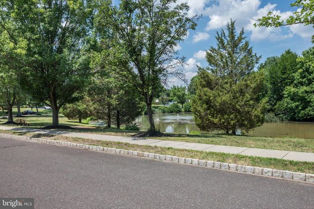1 MALLARD DR, Mount Laurel, NJ 08054