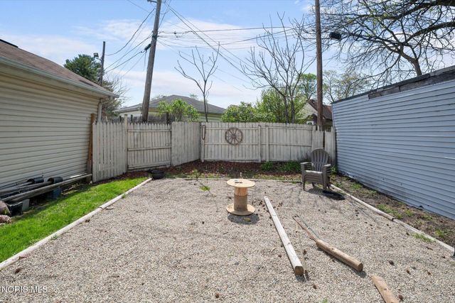 1805 Tremainsville Road, Toledo, OH 43613