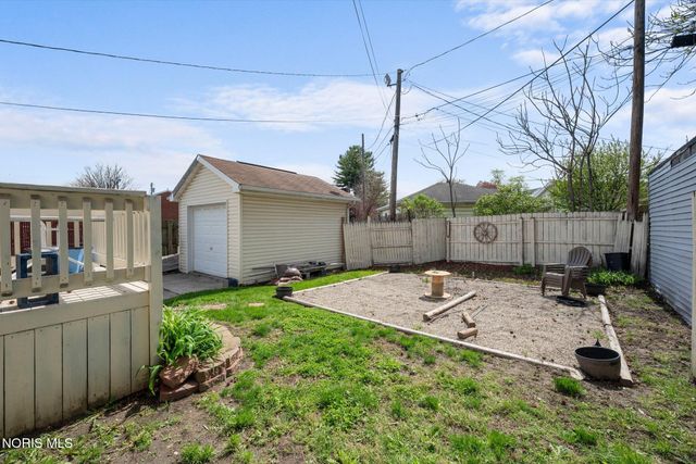 1805 Tremainsville Road, Toledo, OH 43613