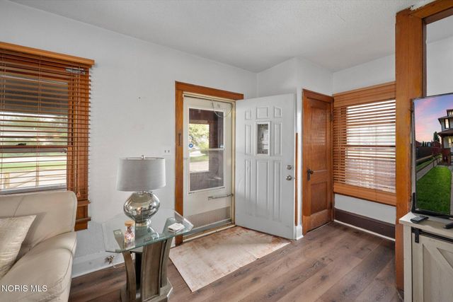 1805 Tremainsville Road, Toledo, OH 43613