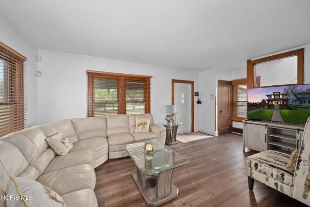 1805 Tremainsville Road, Toledo, OH 43613