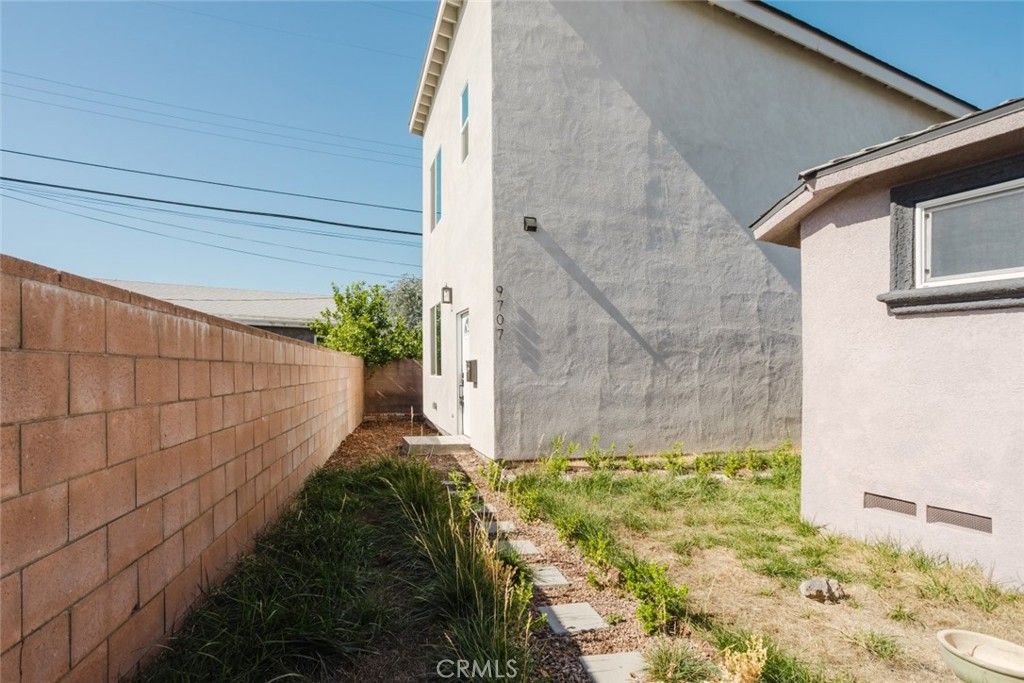 9707 Willis Avenue, North Hills, CA 91343