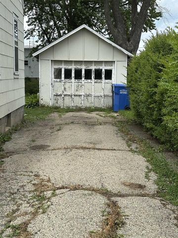 442 Maple Avenue, Columbus, WI 53925