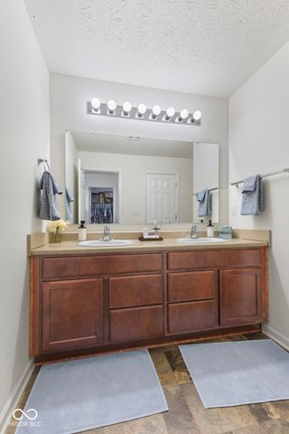 3372 Clary Blvd S Drive, Greenwood, IN 46143