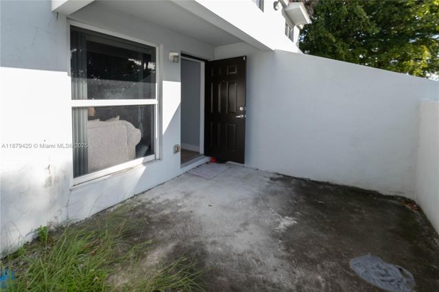 1968 NW 4th Ct 323, Miami, FL 33136
