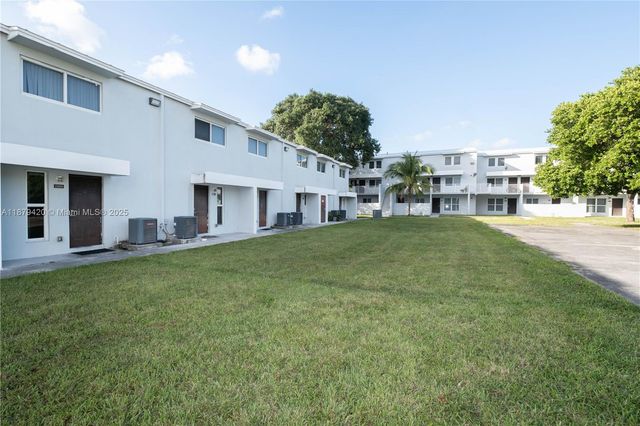 1968 NW 4th Ct 323, Miami, FL 33136