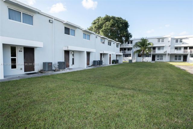 1968 NW 4th Ct 323, Miami, FL 33136