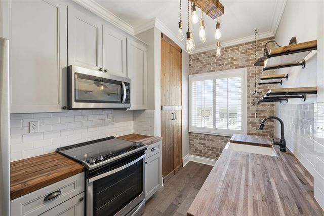 2117 W DEKLE AVENUE I1, Tampa, FL 33606