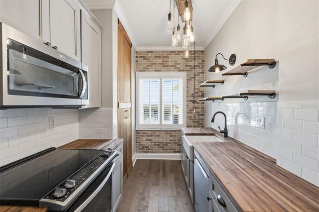 2117 W DEKLE AVENUE I1, Tampa, FL 33606