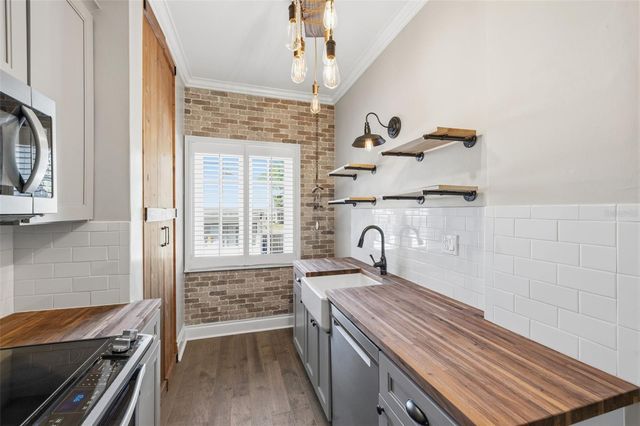 2117 W DEKLE AVENUE I1, Tampa, FL 33606