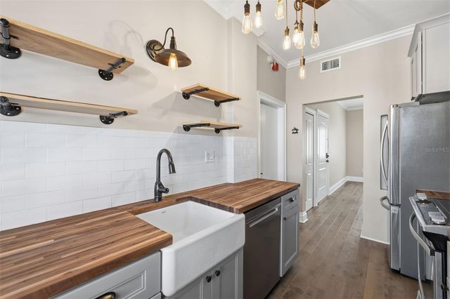 2117 W DEKLE AVENUE I1, Tampa, FL 33606