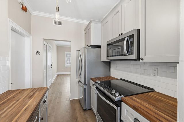 2117 W DEKLE AVENUE I1, Tampa, FL 33606