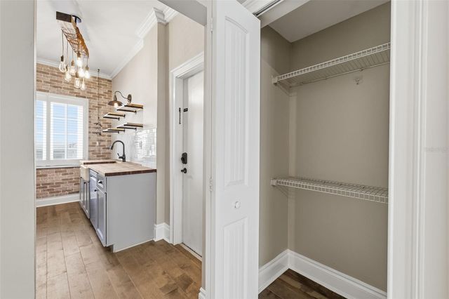 2117 W DEKLE AVENUE I1, Tampa, FL 33606