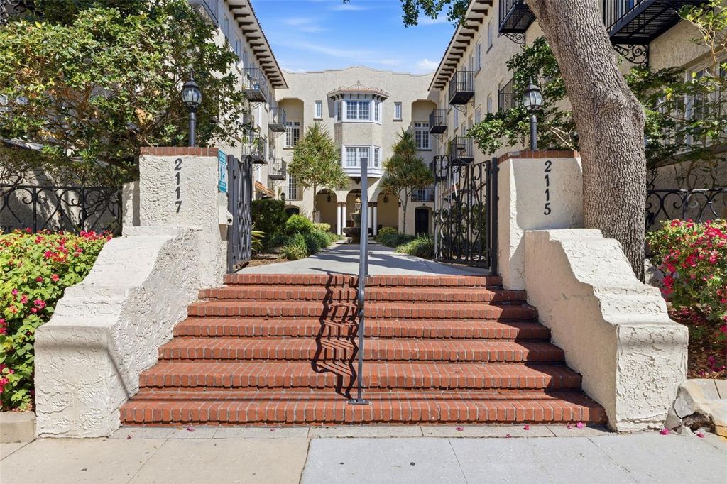 2117 W DEKLE AVENUE I1, Tampa, FL 33606