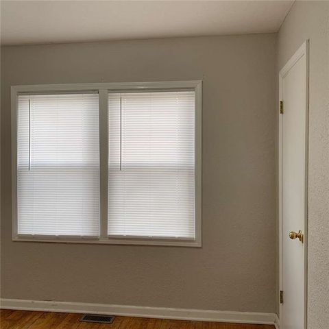 300 9th Street, Warrensburg, MO 64093