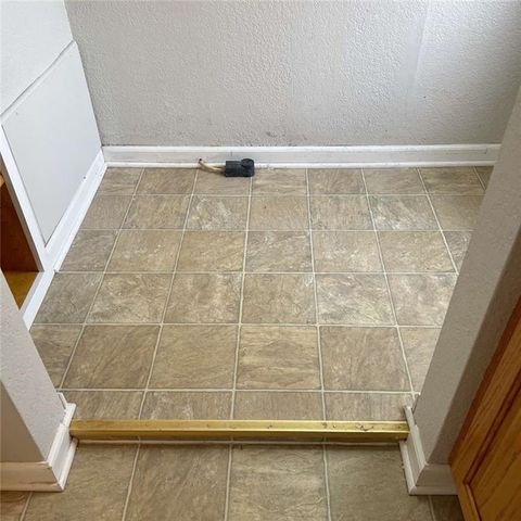 300 9th Street, Warrensburg, MO 64093