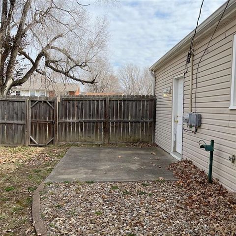 300 9th Street, Warrensburg, MO 64093