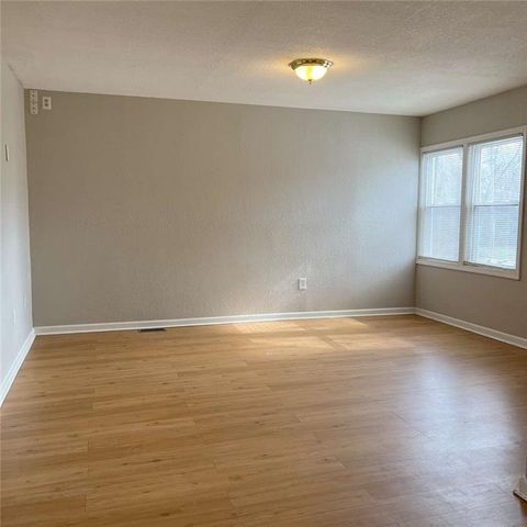 300 9th Street, Warrensburg, MO 64093