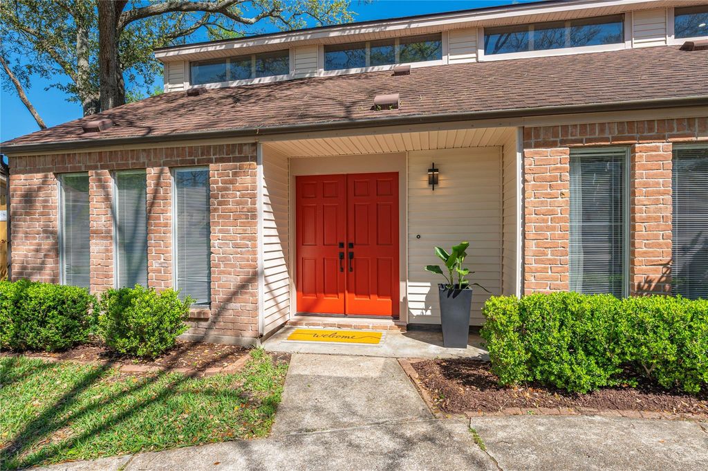 16419 Laurelfield Drive, Houston, TX 77059