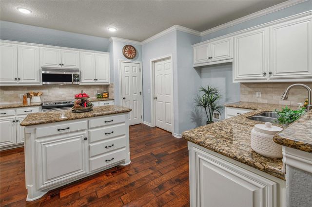 2477 Newark Circle, College Station, TX 77845