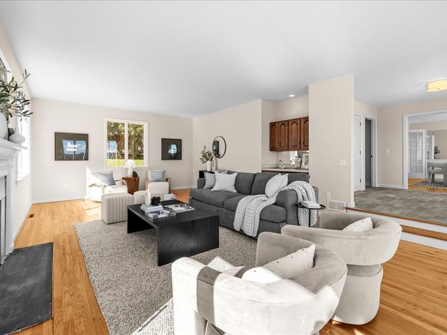 95 Holman Street, Portsmouth, RI 02871