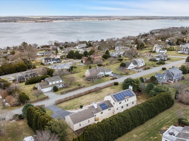 95 Holman Street, Portsmouth, RI 02871