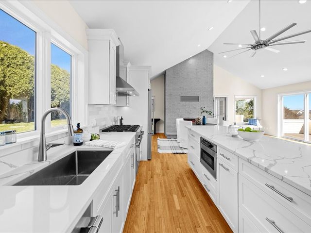 95 Holman Street, Portsmouth, RI 02871