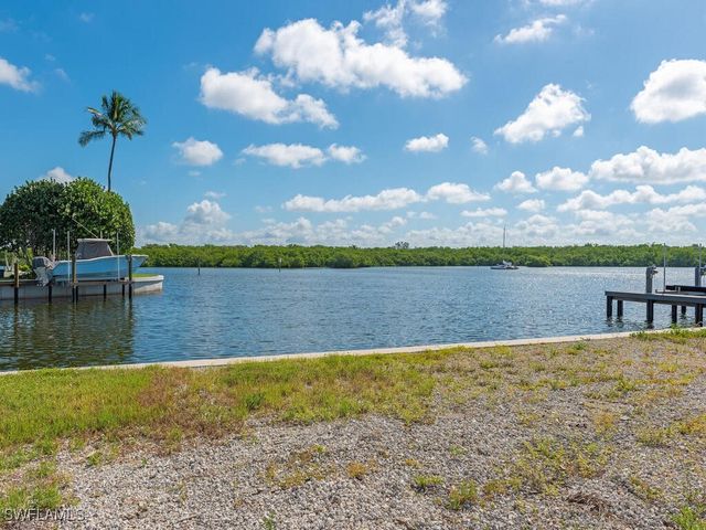 2375 TARPON RD, Naples, FL 34102