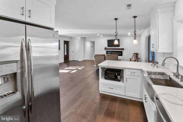 367 HARTFORD RD, Mount Laurel, NJ 08054