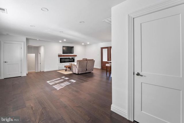 367 HARTFORD RD, Mount Laurel, NJ 08054