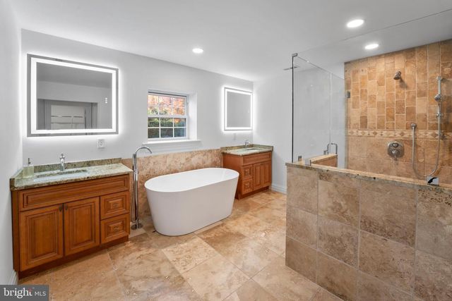 367 HARTFORD RD, Mount Laurel, NJ 08054