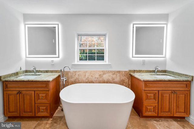 367 HARTFORD RD, Mount Laurel, NJ 08054
