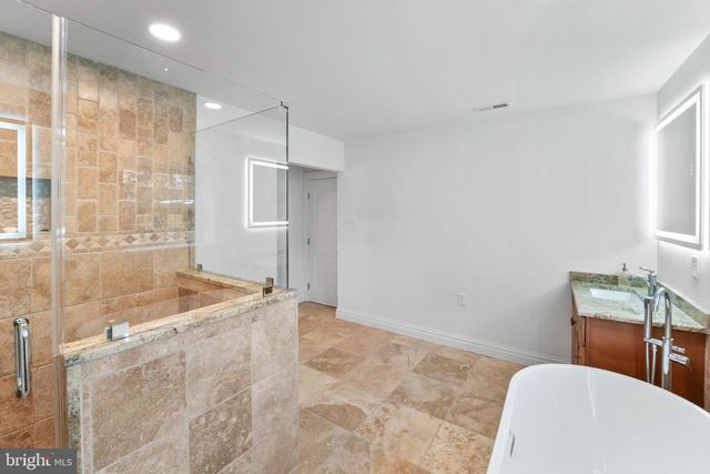 367 HARTFORD RD, Mount Laurel, NJ 08054