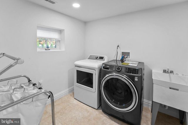 367 HARTFORD RD, Mount Laurel, NJ 08054