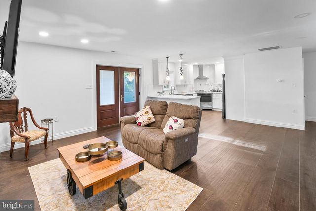 367 HARTFORD RD, Mount Laurel, NJ 08054