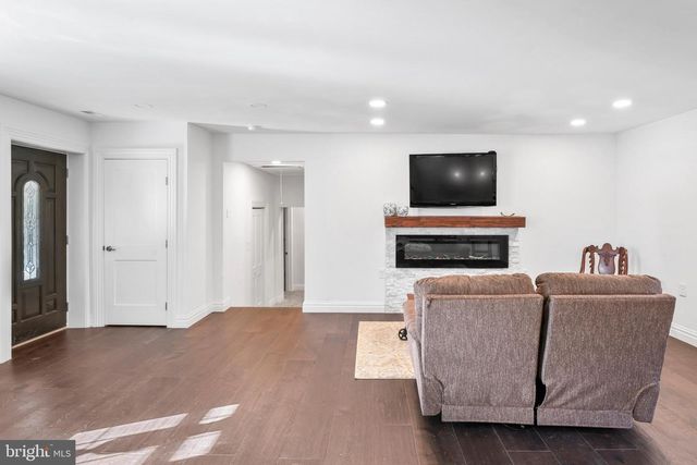 367 HARTFORD RD, Mount Laurel, NJ 08054