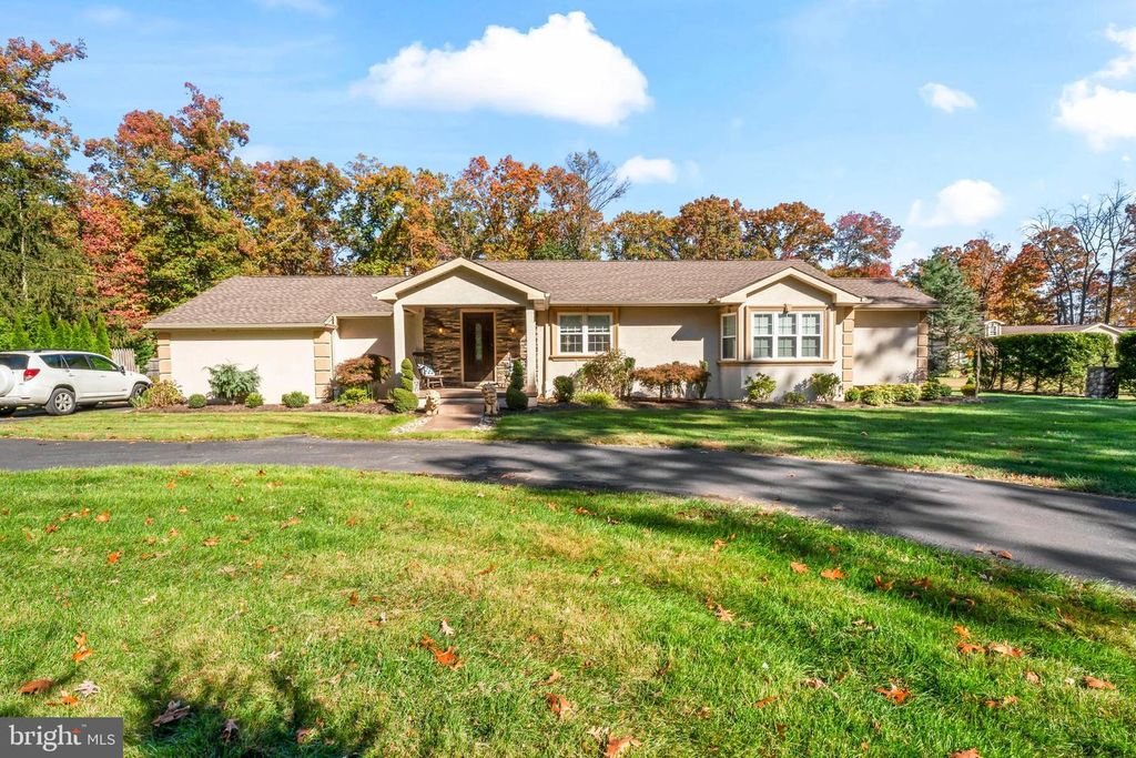 367 HARTFORD RD, Mount Laurel, NJ 08054