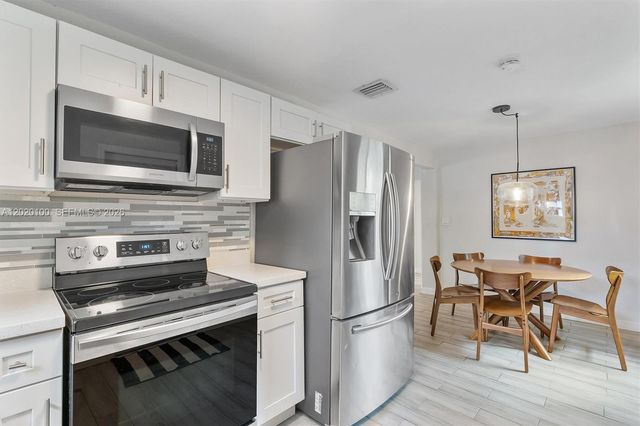 74 NW 117th St, Miami, FL 33168