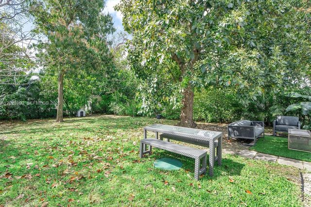 74 NW 117th St, Miami, FL 33168
