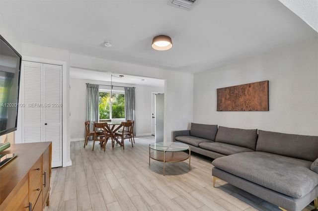74 NW 117th St, Miami, FL 33168