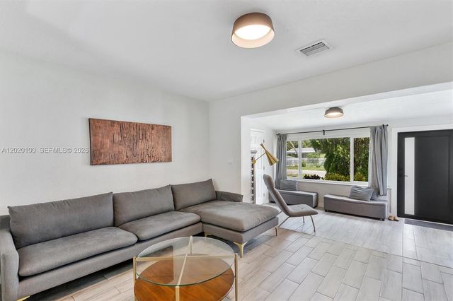 74 NW 117th St, Miami, FL 33168