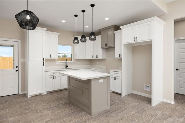 308 N Leon Avenue, Elsa, TX 78543