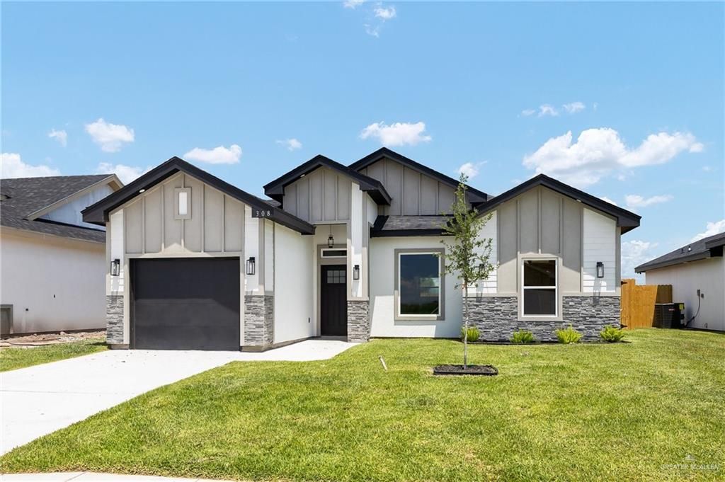 308 N Leon Avenue, Elsa, TX 78543